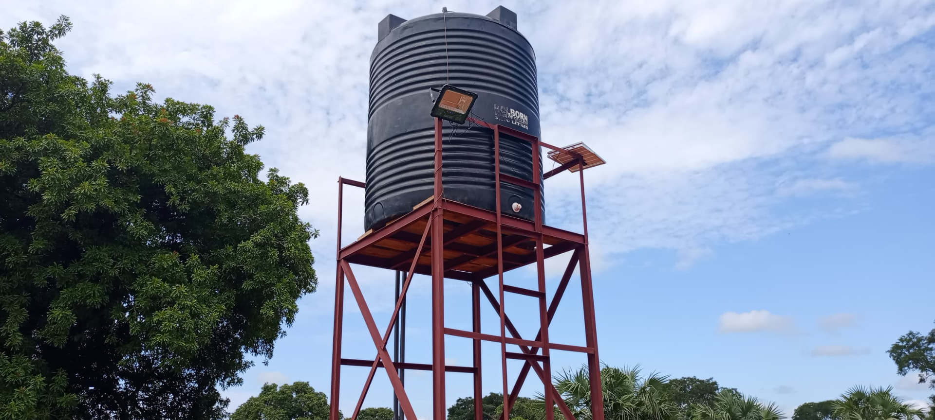 Koumra : Bégué bénéficie d'un château d'eau solaire construit par un fils du terroir